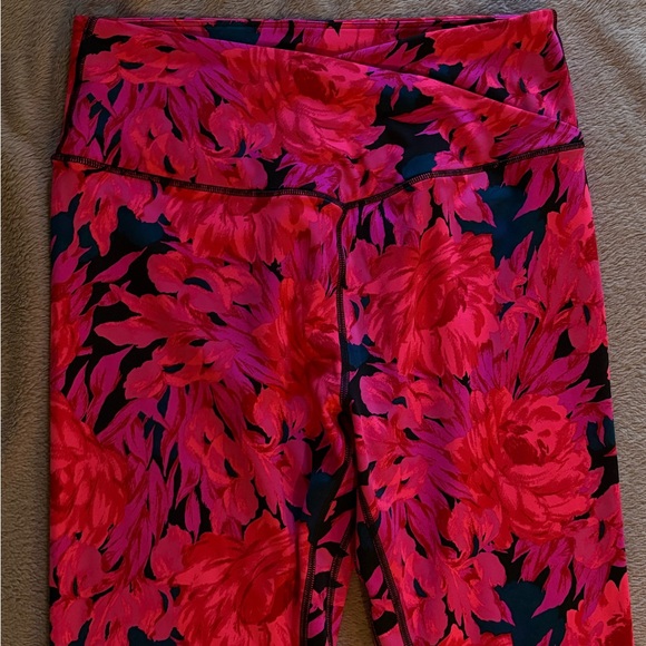 Victoria's Secret Live On Point Size 16 Highrise Crossover Leggings Women’s - Picture 3 of 5